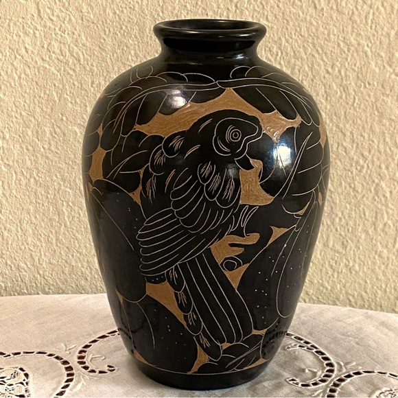 Terracotta Vase Hand Carved Art Bird Nicaragua Signed Urn Parrot - Picture 10 of 10